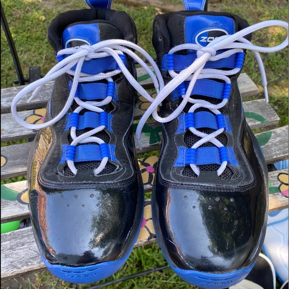 Basketball sneakers - Picture 1 of 3